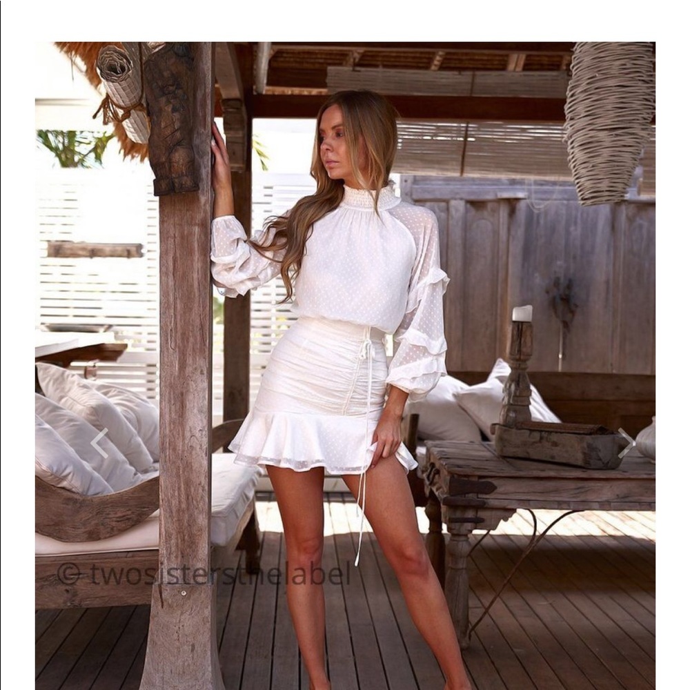 Two sisters the Label Piper dress